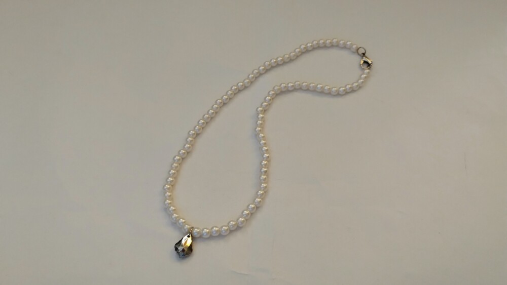 Colar de Pérolas com pingente Aço