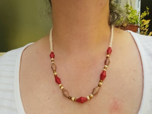Colar Boho em tons terrosos e vermelho
