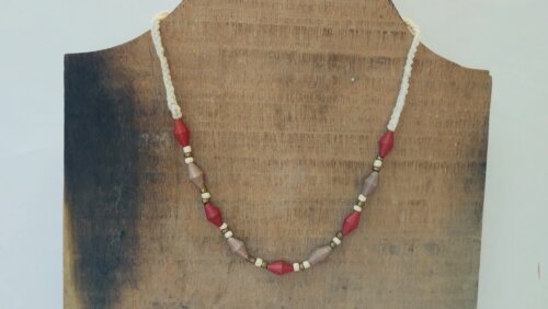 Colar Boho em tons terrosos e vermelho