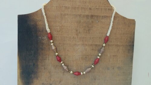 Colar Boho em tons terrosos e vermelho