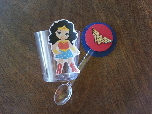 Copo brigadeiro - Mulher maravilha