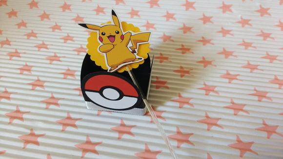 Kit 20un - Forminha + Topper - Pokemon