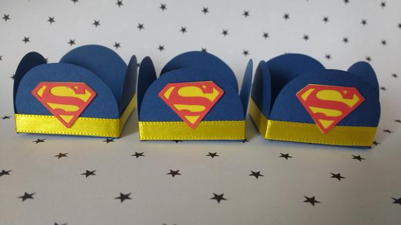 Kit 20un - Forminha Super Homem 2