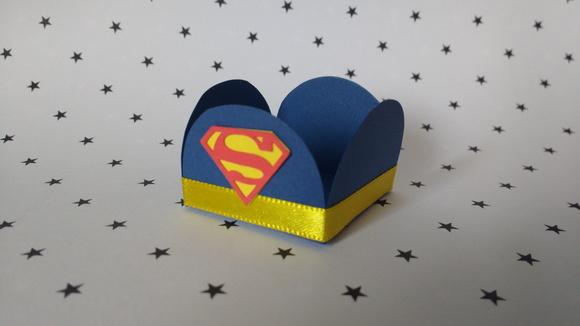 Kit 20un - Forminha Super Homem 2
