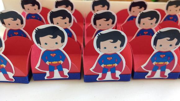 Kit 20un - Forminha Super Homem