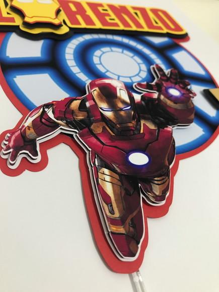 Topo de bolo em camadas - Homem de Ferro