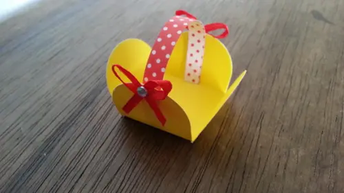 Kit 20un - Forminha de Doce - Cestinha Amarela