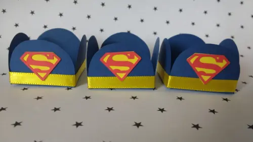 Kit 20un - Forminha Super Homem 2