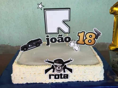 KIT Topo de bolo e Forminhas - Minha mãe é uma peça
