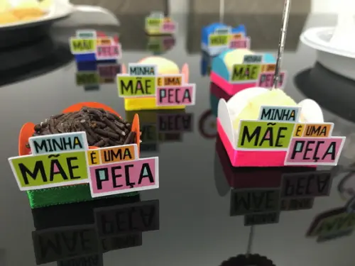 KIT Topo de bolo e Forminhas - Minha mãe é uma peça