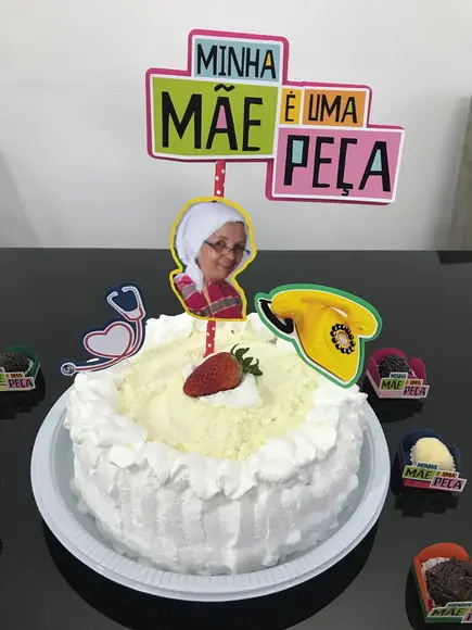 KIT Topo de bolo e Forminhas - Minha mãe é uma peça