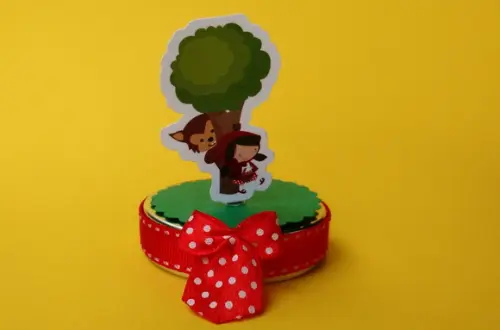 Latinha - chapeuzinho vermelho