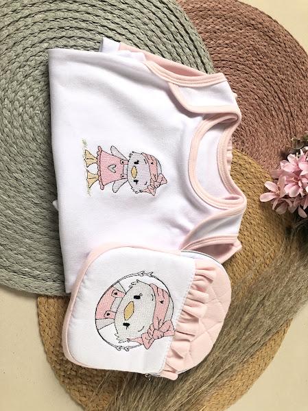 Kit Bebê Bordado – Body + Short + Bolsinha | Tamanho M (3 a 6 