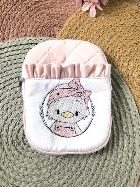 Kit Bebê Bordado – Body + Short + Bolsinha | Tamanho M (3 a 6 
