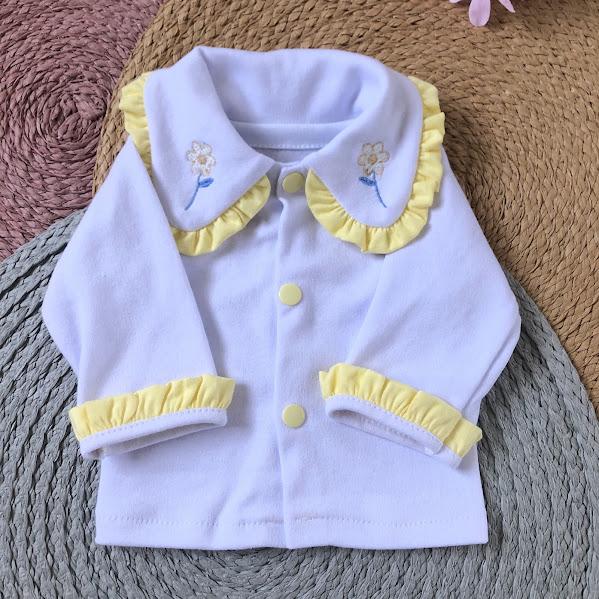 Kit Enxoval Bebê P – Jardineira, Camisa, Touca, Luvas e Fralda