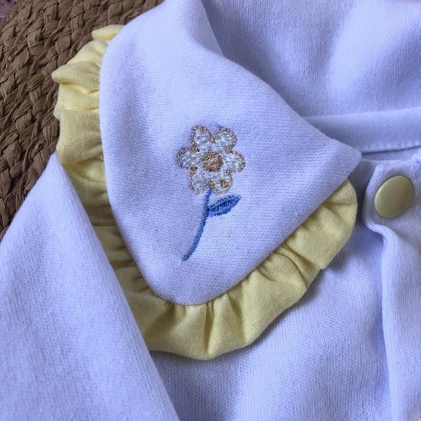 Kit Enxoval Bebê P – Jardineira, Camisa, Touca, Luvas e Fralda