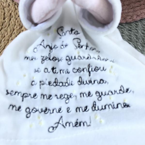 Naninha Anjinha com Oração do Santo Anjo Bordada