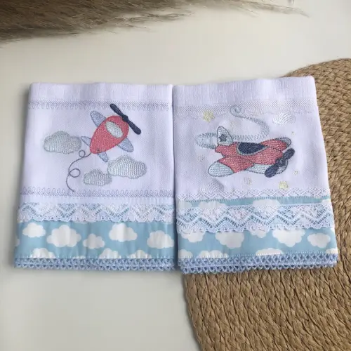 Kit com 2 Fraldas de Boca Bordadas - Aviõezinhos | Mabber