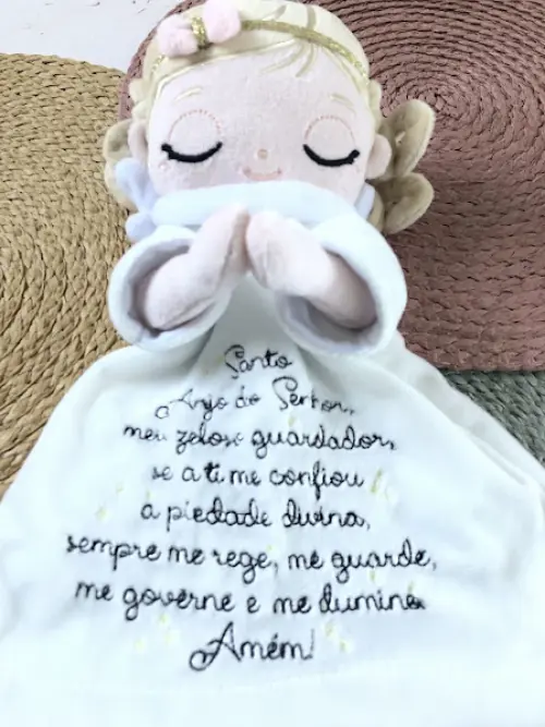 Naninha Anjinha com Oração do Santo Anjo Bordada