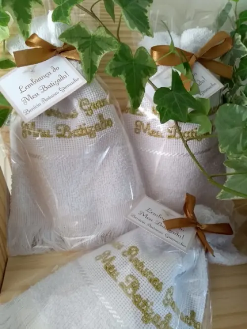 Lembrancinha Batizado Toalhinha Bordada