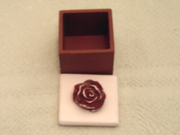 Caixa com flor de resina N° 46
