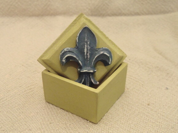 Caixa de resina de flor de Liz N° 70