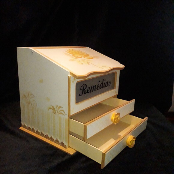Kit Porta Esmalte e Porta Remédios N° 896