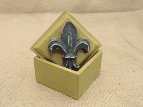 Caixa de resina de flor de Liz N° 70