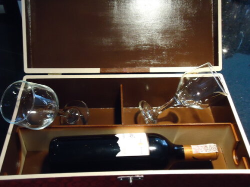 Caixa para vinho e duas taças N° 503
