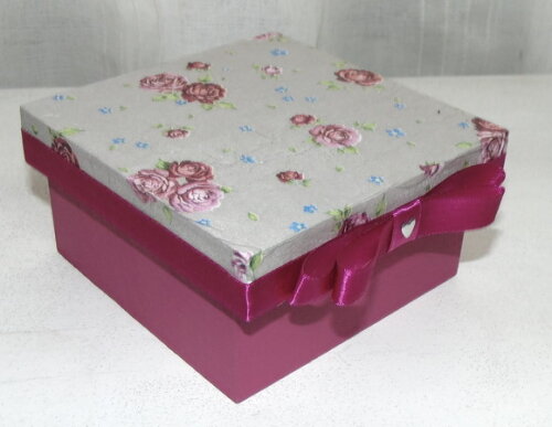 caixa rosa com sabonete N° 628