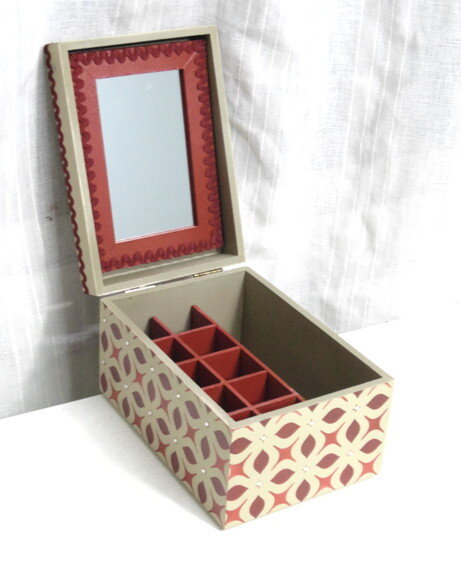Porta Maquiagem Mulher Compacto N° 680