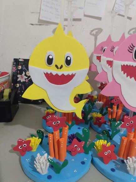centro de mesa Baby Shark em eva