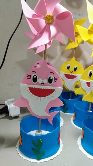 CENTRO DE MESA BABY SHARK EM EVA
