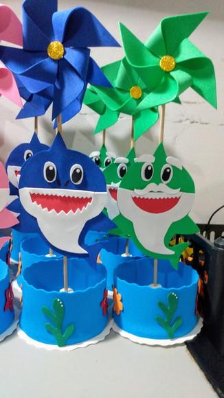 CENTRO DE MESA BABY SHARK EM EVA