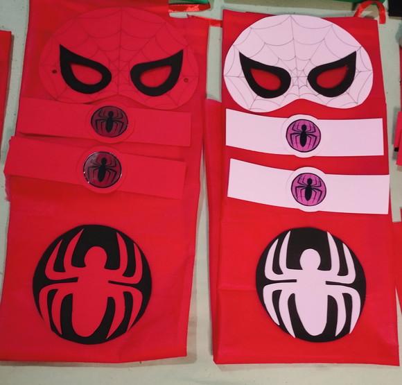 Kit Lembrancinha Vingadores com Capa Máscara e Braceletes