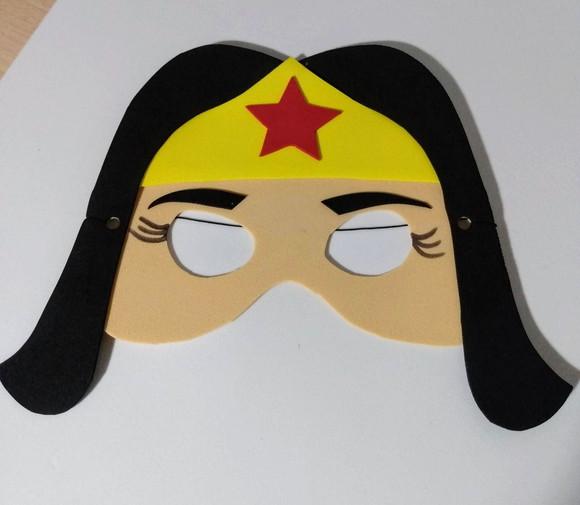 Máscaras Mulher Maravilha em Eva Lembrancinha
