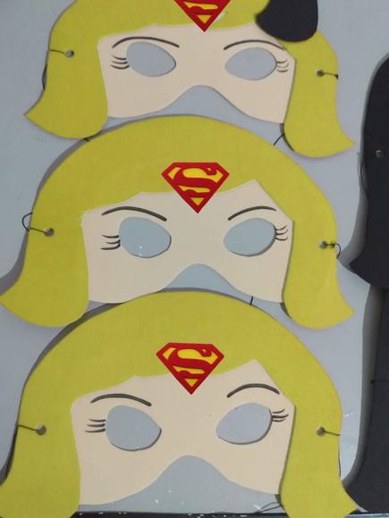 Máscaras Super Homem/super Girl em Eva Lembrancinha