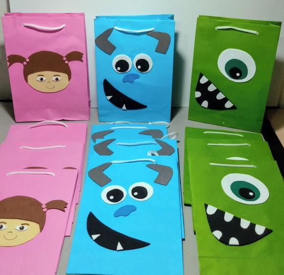 Sacolas de Papel com Eva Monstros S.a.