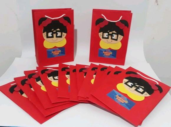 Sacolas de papel com eva Turma do Chaves.