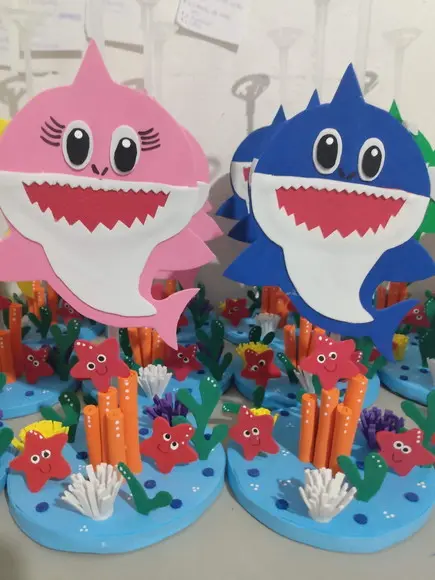 centro de mesa Baby Shark em eva