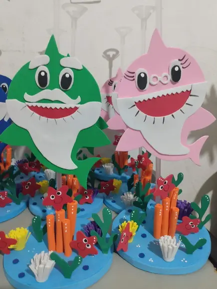 centro de mesa Baby Shark em eva