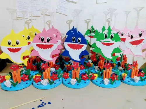 centro de mesa Baby Shark em eva
