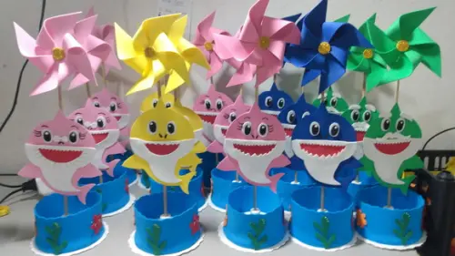 CENTRO DE MESA BABY SHARK EM EVA