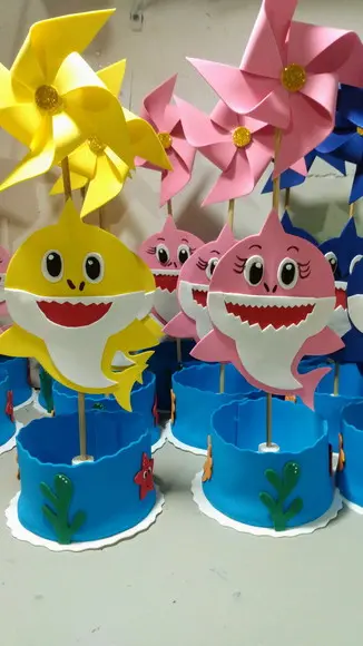 CENTRO DE MESA BABY SHARK EM EVA