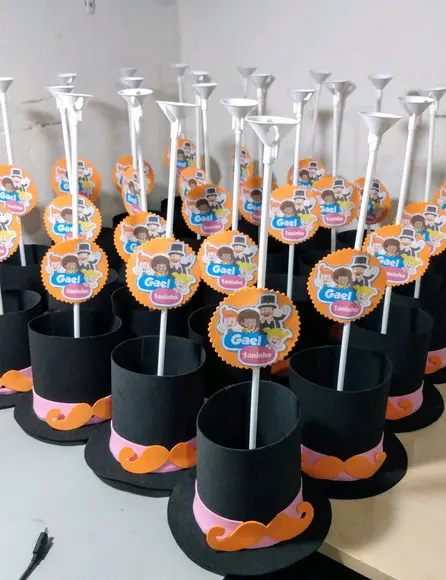 Centro de mesa CARTOLA MUNDO BITA personalizada de eva