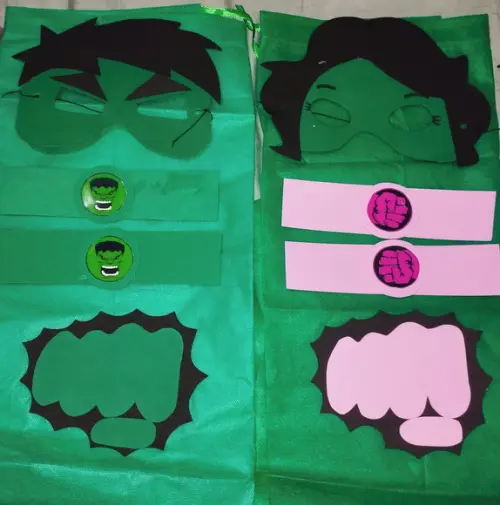 Kit Lembrancinha Vingadores com Capa Máscara e Braceletes
