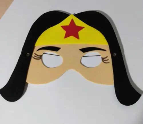Máscaras Mulher Maravilha em Eva Lembrancinha