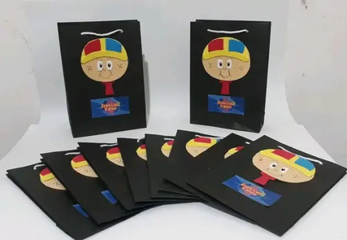 Sacolas de papel com eva Turma do Chaves.