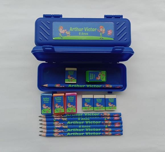 Kit Escolar com Estojo Gato Galáctico
