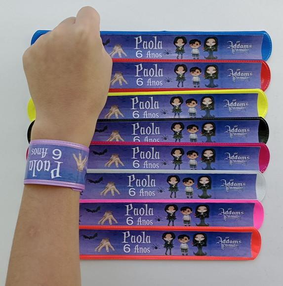Pulseira Bate Enrola Wandinha Cores Sortidas